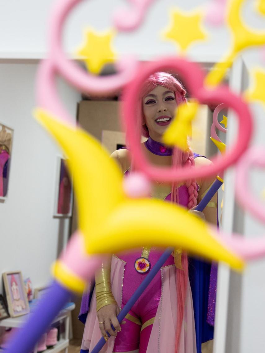 Luli Pampín con su báculo mágico