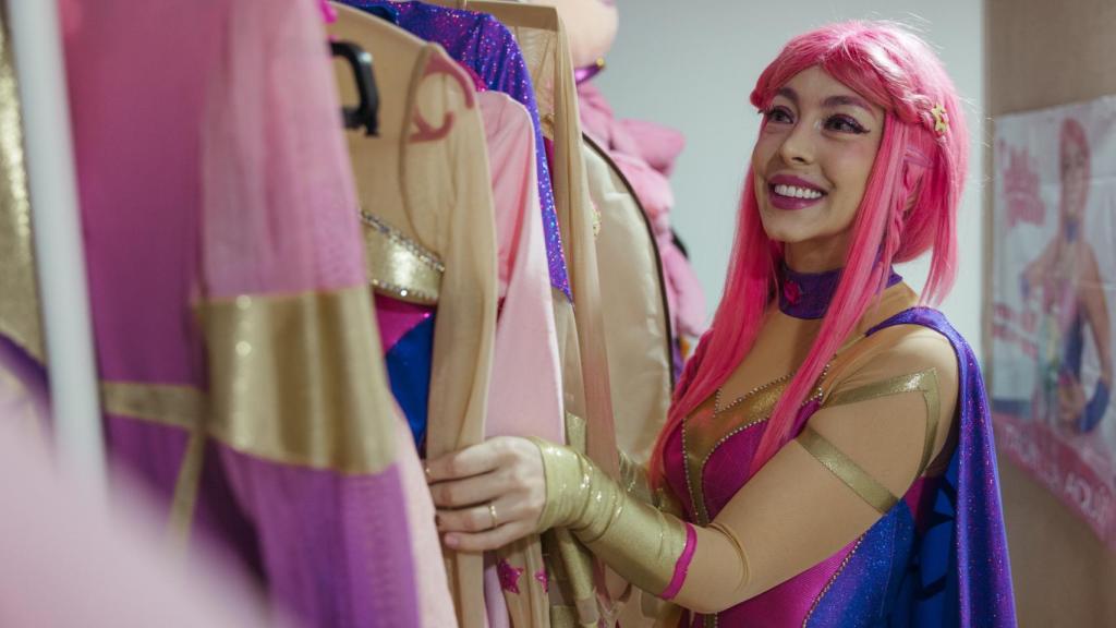 Luli escoge vestuario