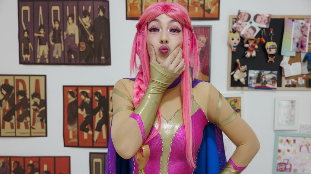 Luli Pampín con su saludo característico