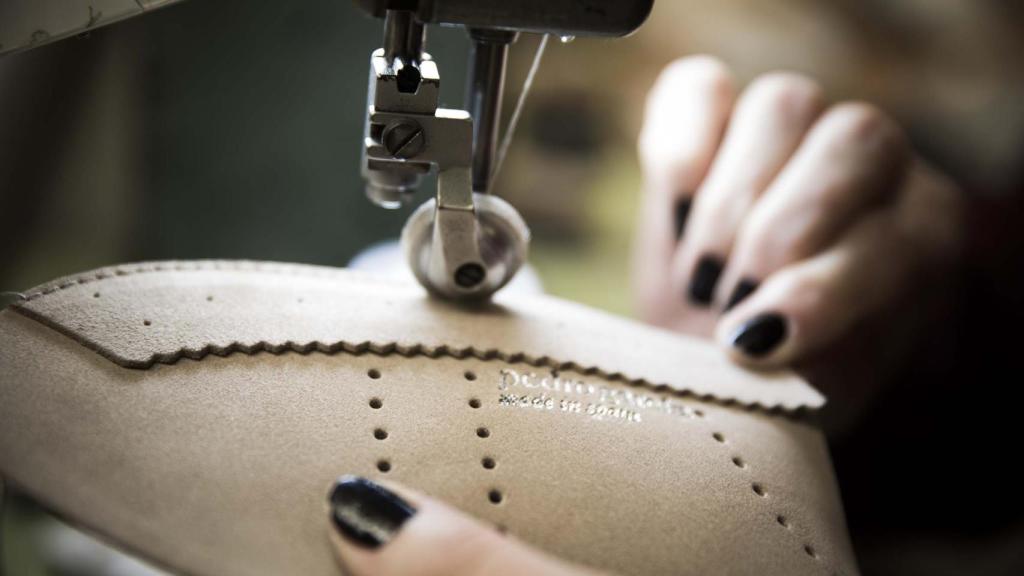 Así trabajan el calzado en la fábrica de Pedro García.