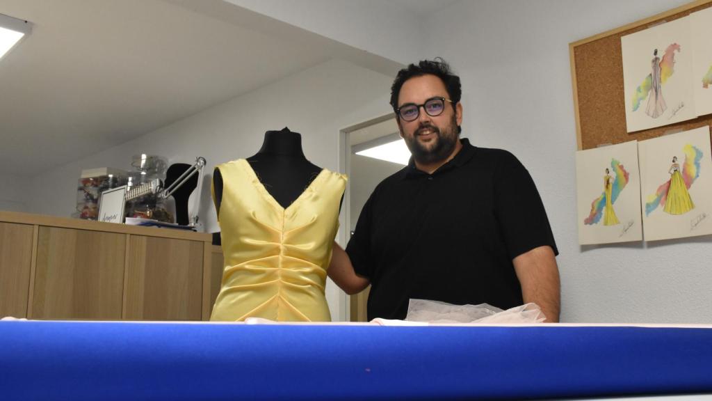 Alejandro Maíllo en el taller de su atelier