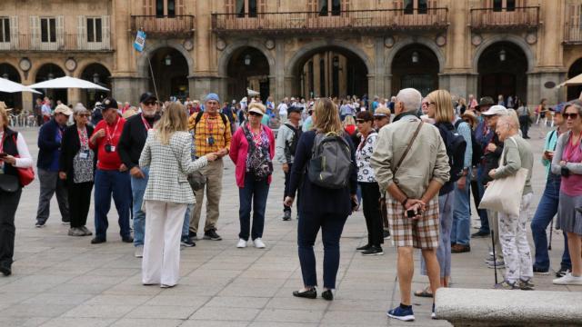 Turistas en la Plaza Mayor de Salamanca