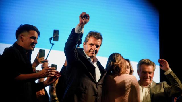 Sergio Massa celebra su victoria en el 'búnker' de Unión por la Patria.