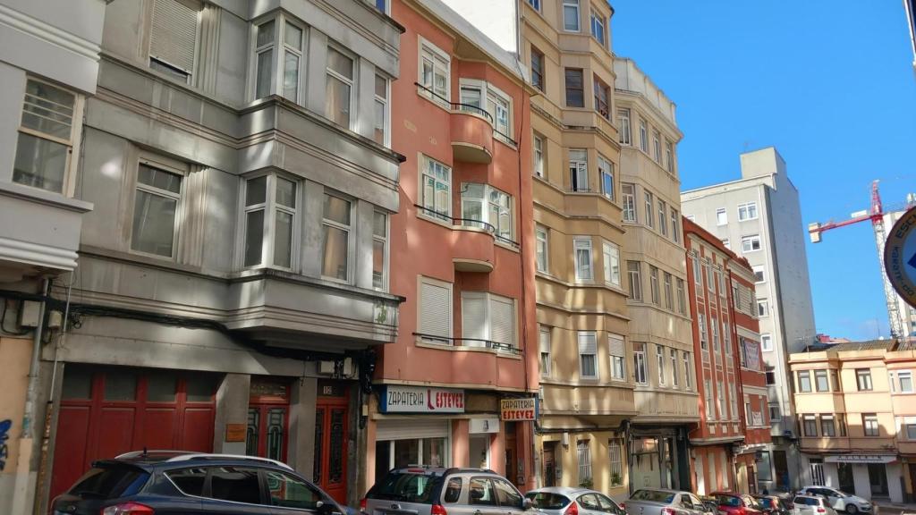 Viviendas en Santiago de la Iglesia 10 de A Coruña: una obra silenciosa de Antonio López