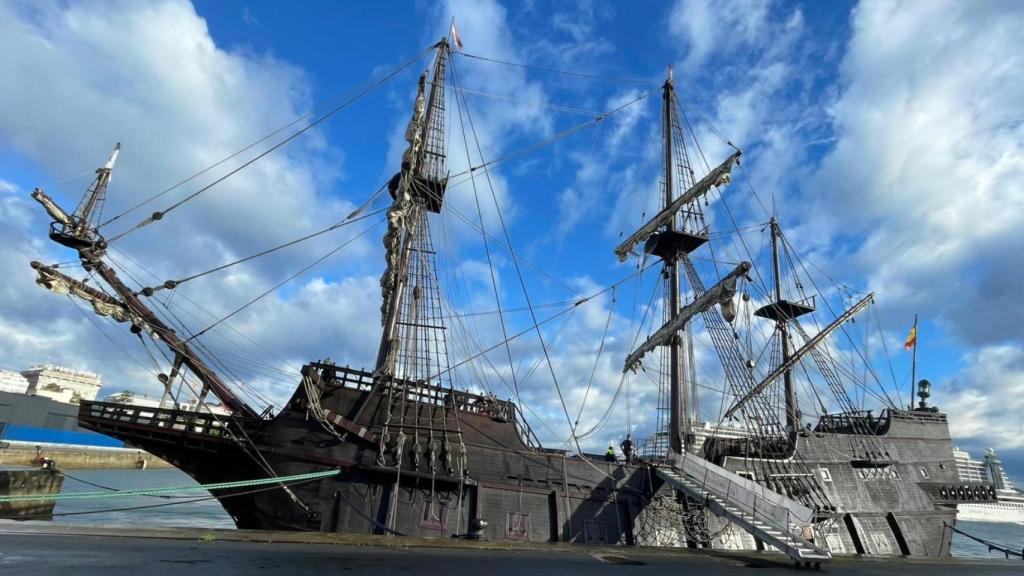 El ‘Galeón Andalucía’ en el muelle de Calvo Sotelo de A Coruña.