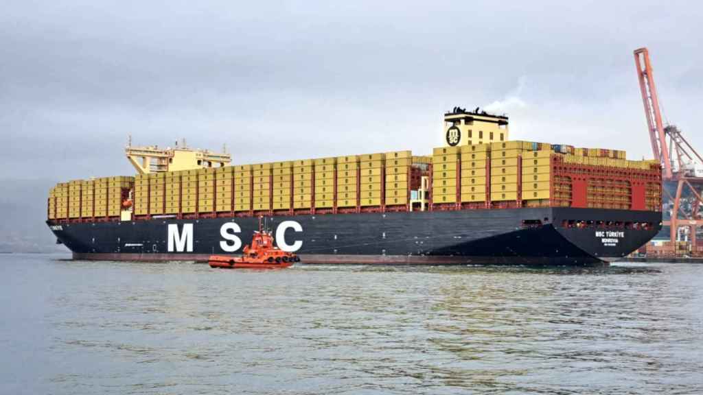 El MSC Türkiye en la terminal de Guizar del puerto de Vigo.