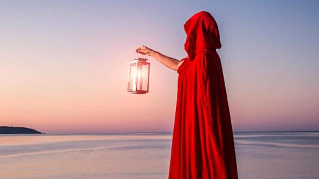 El mejor accesorio para tu disfraz de Halloween: esta capa con capucha ahora cuesta menos de 9€