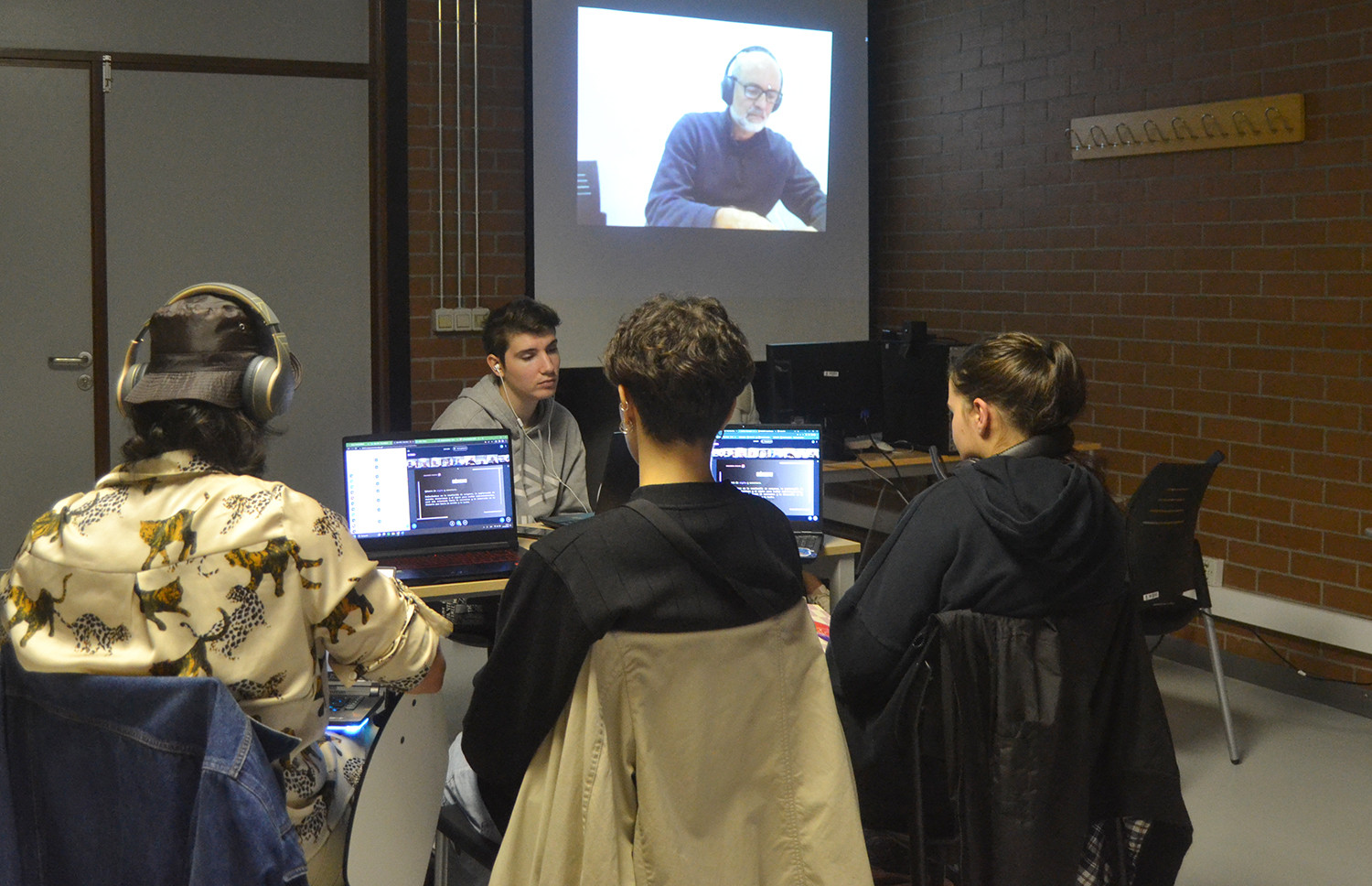 Reunión de los alumnos con Daniel Govantes. Foto: UVigo