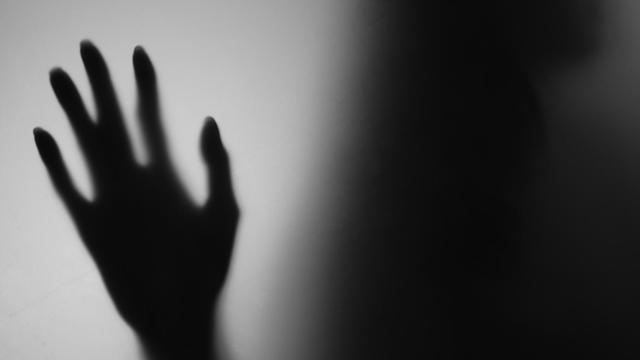 Una mano misteriosa.