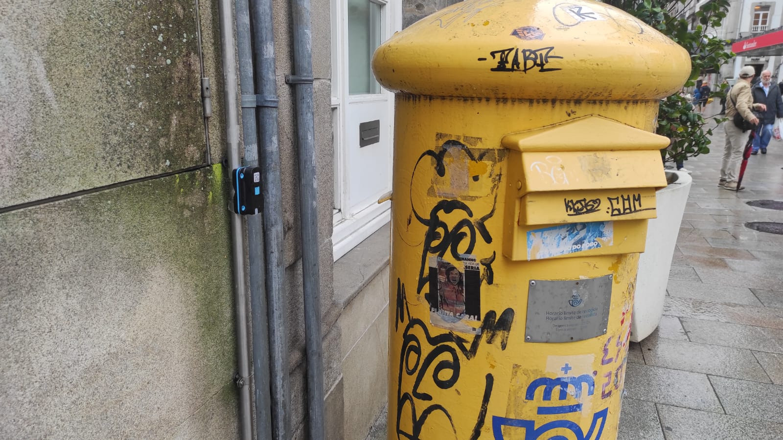 Los sensores de afluencia instalados por el Concello de Vigo. Fotografías: BNG