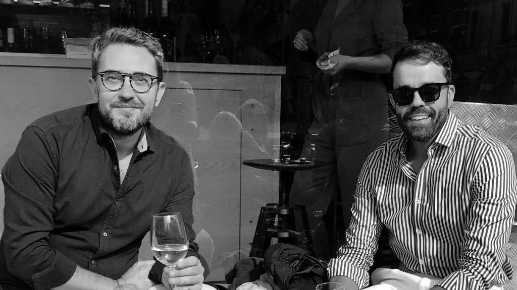 Máximo Huerta y su hoy exnovio, Juan Castillo, en una imagen de sus redes sociales.