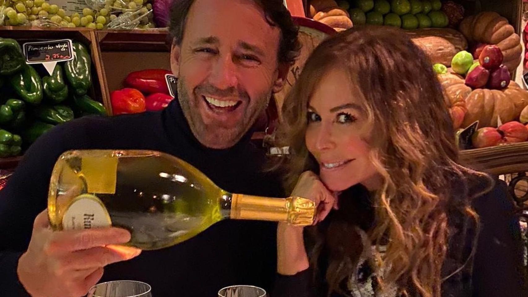 Imágenes del día: el 'piropazo' de Lara Dibildos a su expareja, Álvaro Muñoz Escassi, por su aniversario más especial