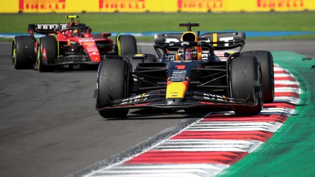 Verstappen, primero por delante de Leclerc