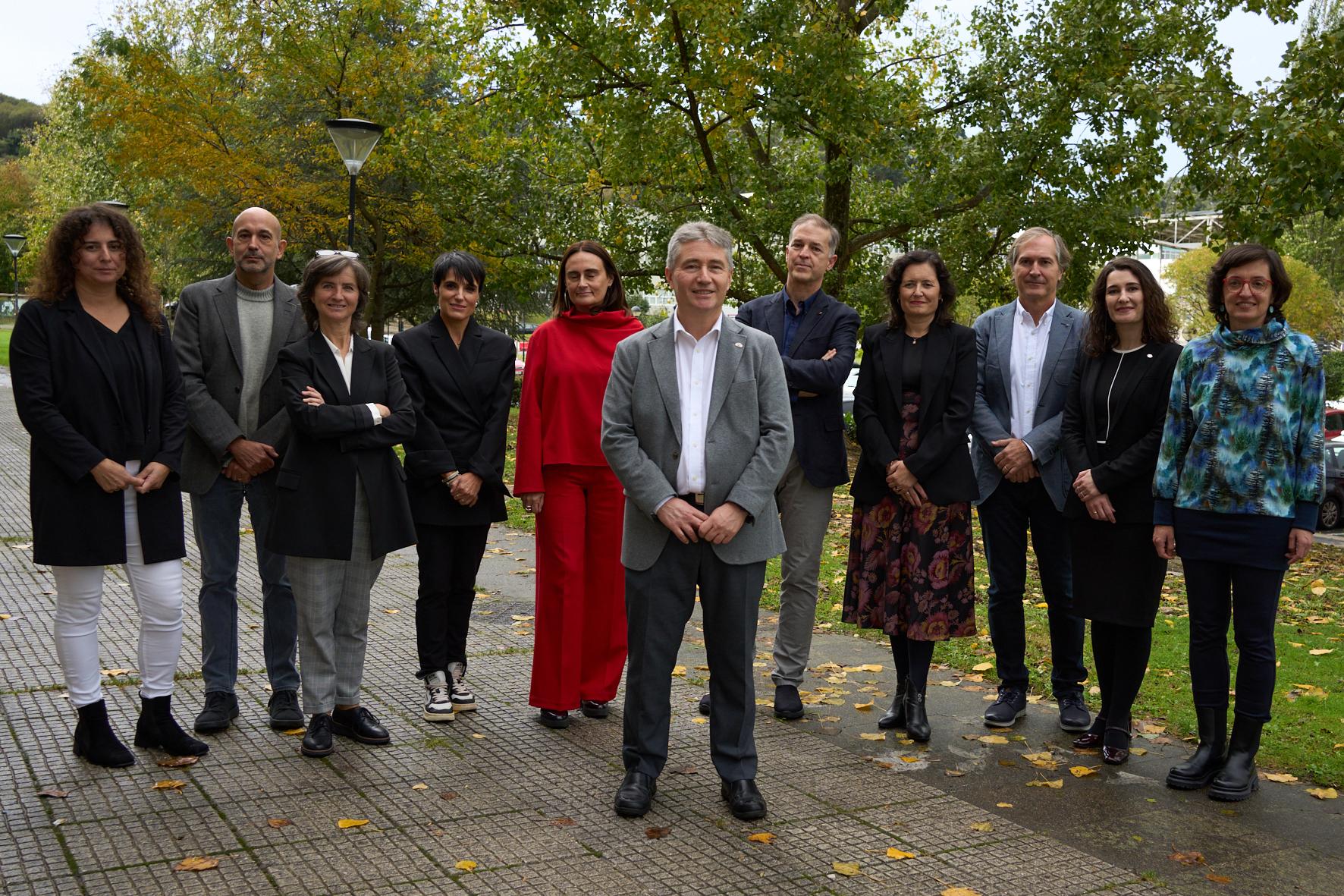 El candidato a rector, Ricardo Cao, y su equipo