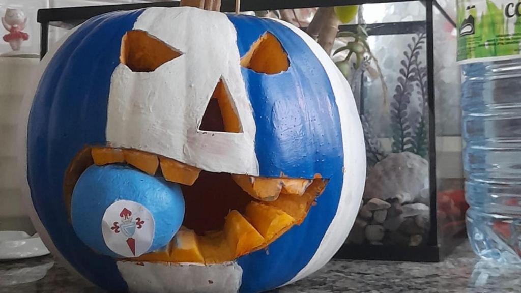 La calabaza blanquiazul que triunfa en redes de una pequeña enamorada del Deportivo