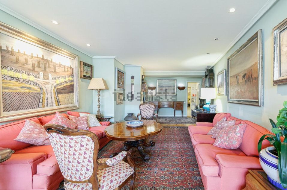 Piso en la Plaza de Portugal a la venta por 300.000 euros. Foto: Idealista