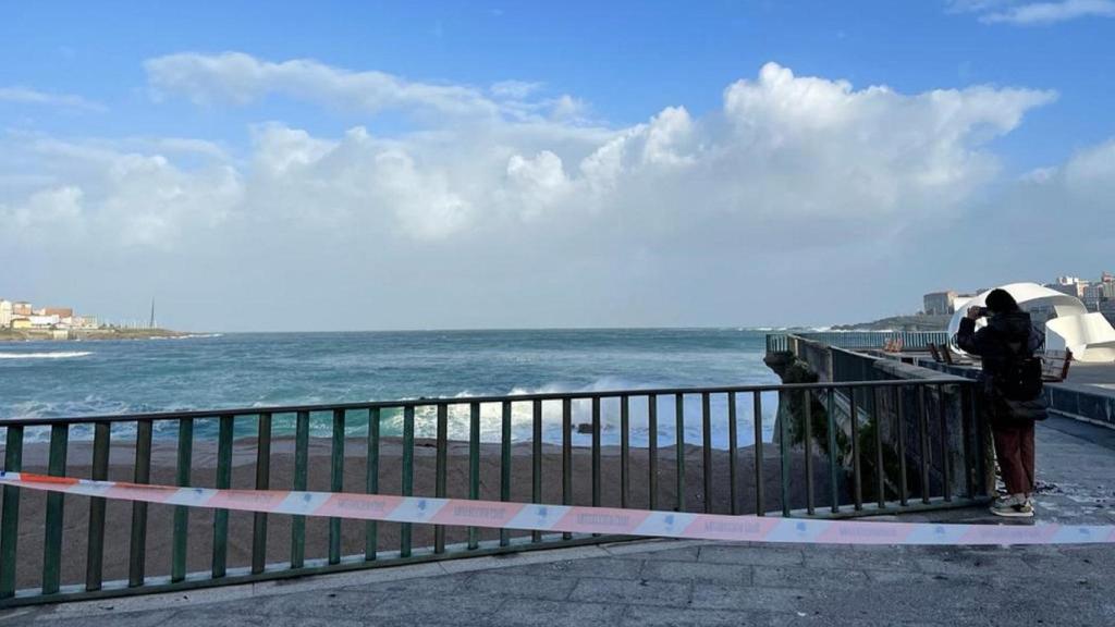 La Coraza de A Coruña durante un día de temporal.