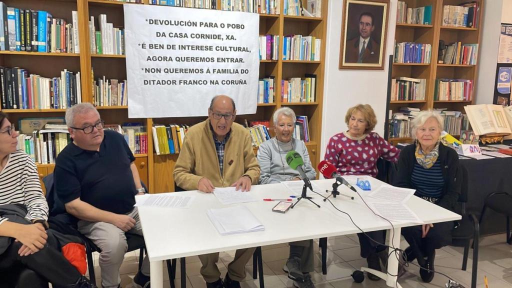 Rueda de prensa sobre la cuarta marcha por la Casa Cornide.