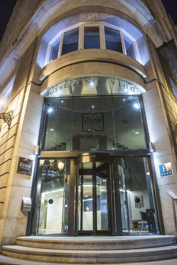 Entrada del Hotel Zenit en Gran Vía.