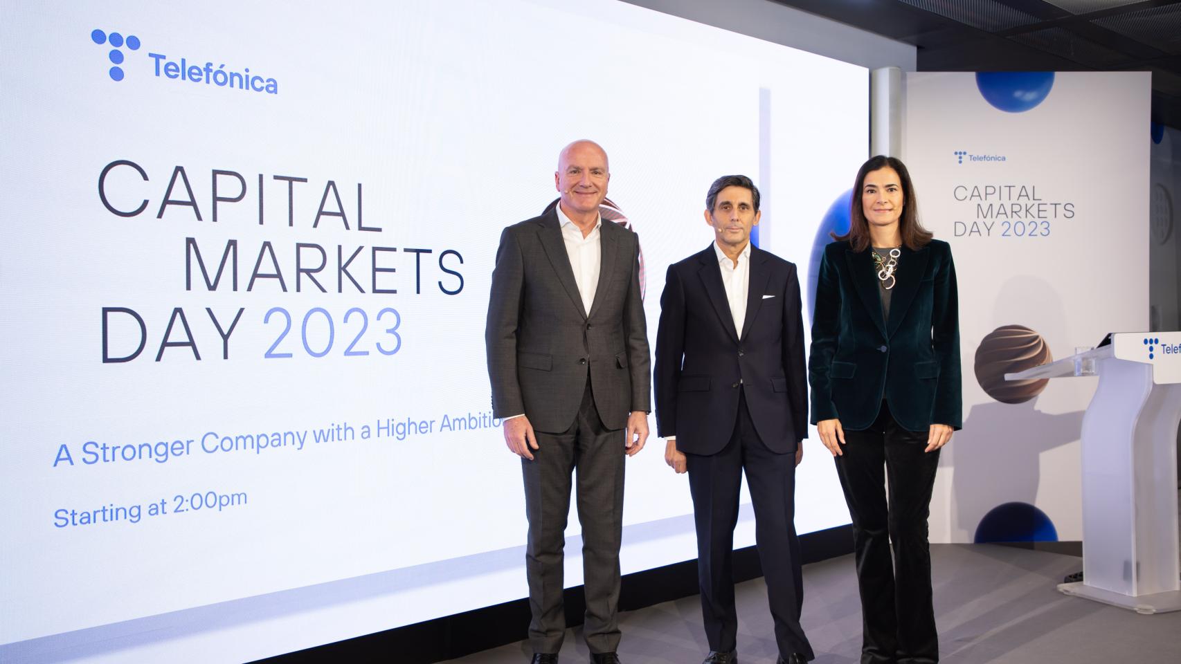 Ángel Vilá, José María Álvarez-Pallete y Laura Abasolo, en el Capital Markets Day de Telefónica.