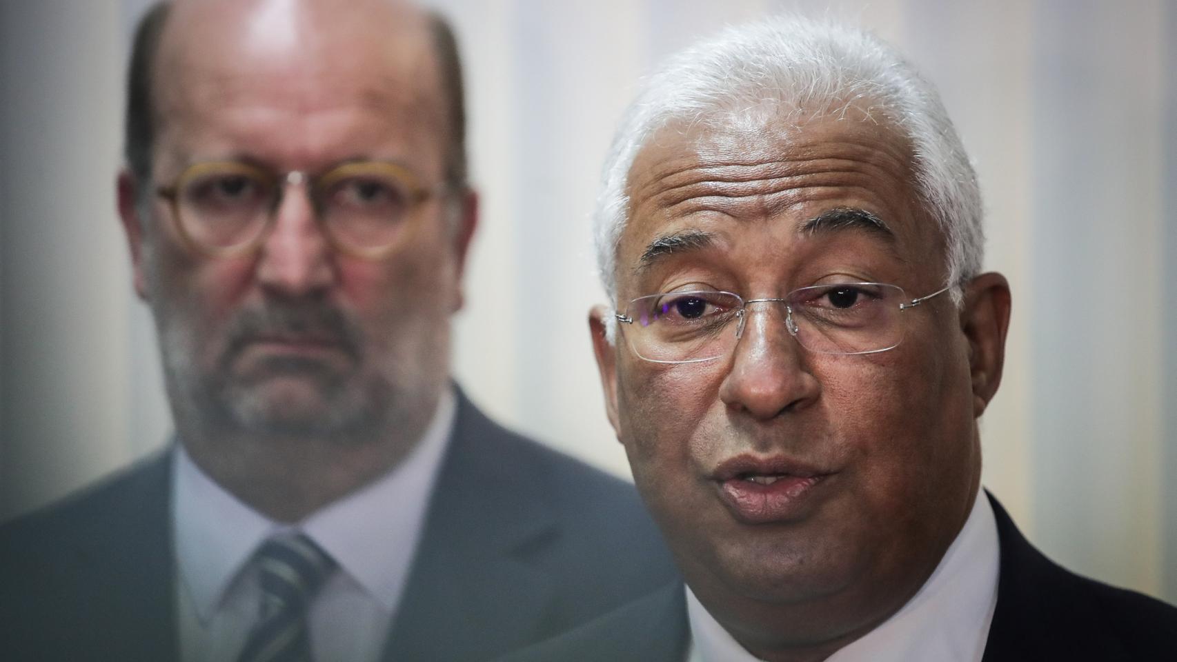 António Costa (delante) y el exministro de Medio Ambiente, João Pedro Matos Fernandes, en 2019.