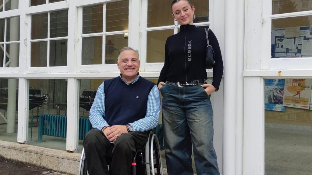Manuel y Estela, en la facultad de Humanidades