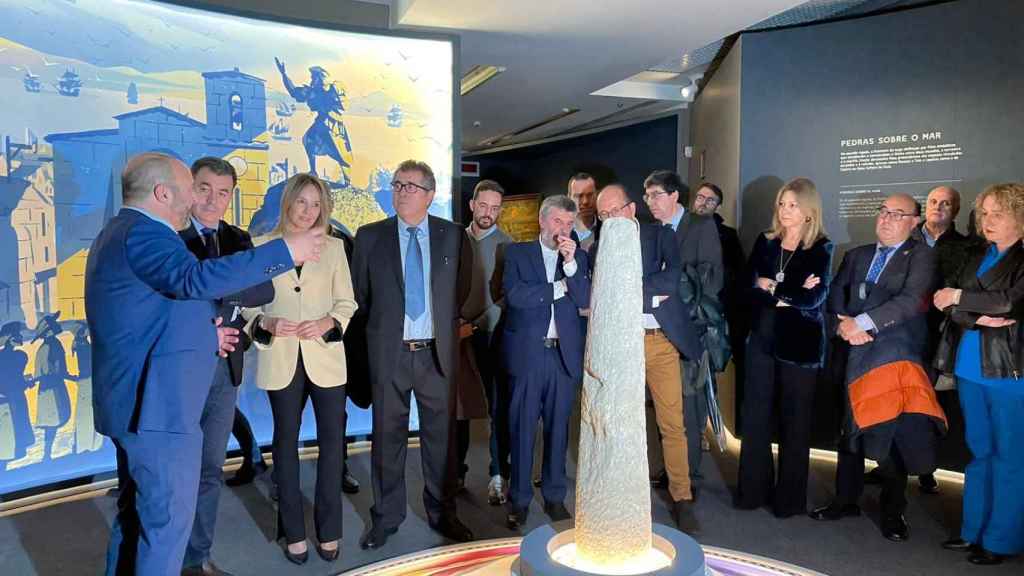 Los representantes institucionales conocen la muestra.