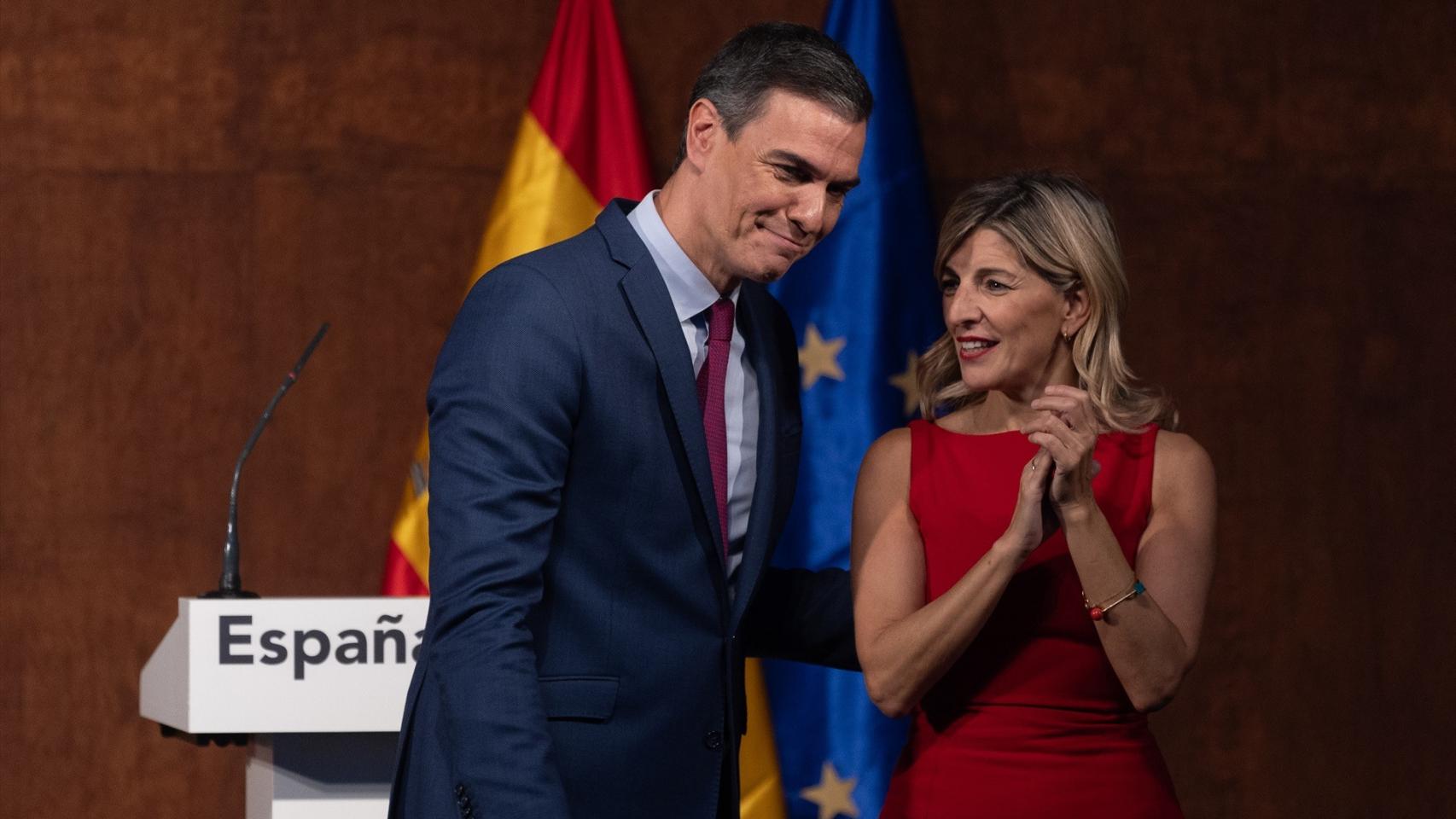 El presidente del Gobierno en funciones, Pedro Sánchez y la líder de Sumar y vicepresidenta segunda del Gobierno y ministra de Trabajo en funciones, Yolanda Díaz