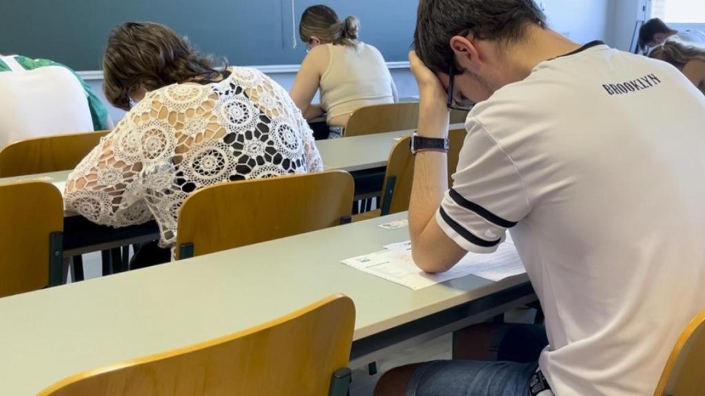 Imagen de unos alumnos en clase.