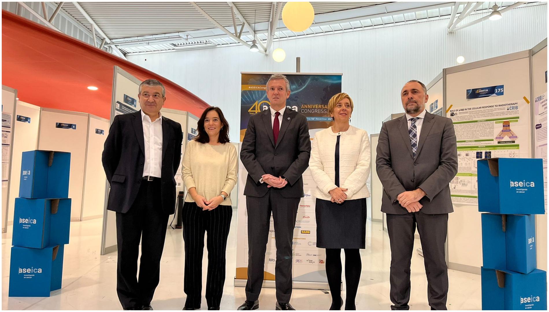 De izq. a dcha.: Rafael López, vicepresidente de ASEICA; Inés Rey, alcaldesa de A Coruña; Alfonso Rueda, presidente de la Xunta; Marisol Soengas, presidenta de Aseica; Julio García Comesaña, conselleiro de Sanidade