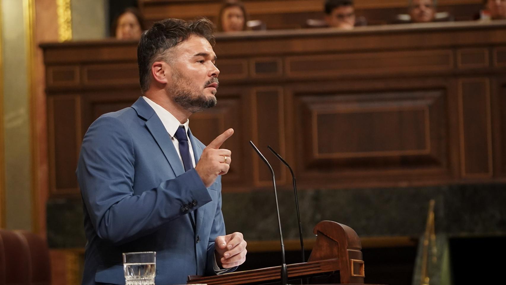 Gabriel Rufián durante su intervención en la investidura de Sánchez.