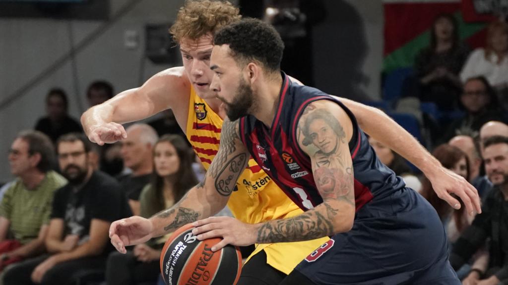 Chiozza guarda el balón ante Jokubaitis