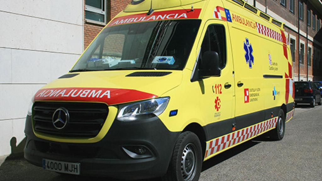 Imagen de una ambulancia medicalizada de Sacyl.