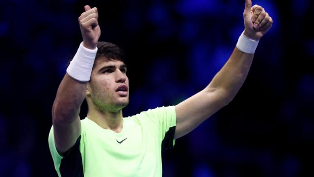 Carlos Alcaraz celebra una victoria en las ATP Finals.