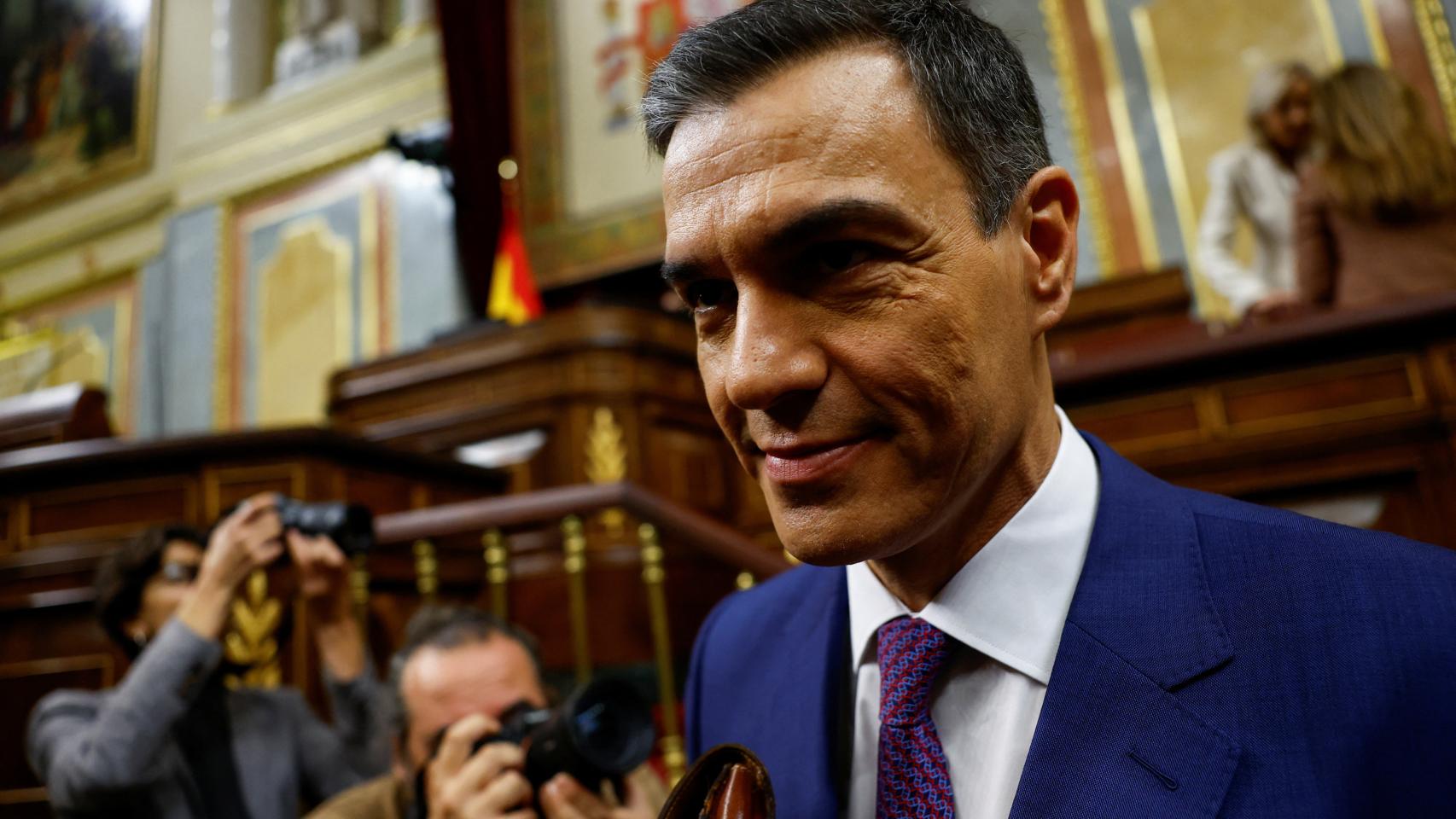 Sánchez llega al hemiciclo para la votación de su investidura como presidente del Gobierno.