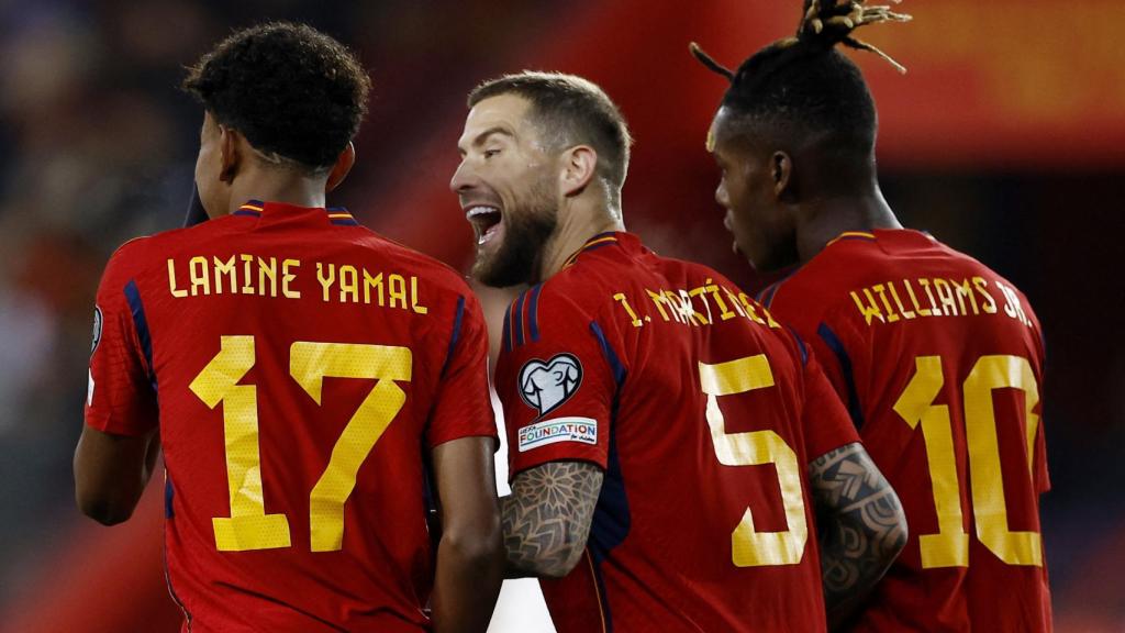 Lamine Yamal, Iñigo Martínez y Nico Williams celebran el 3-1