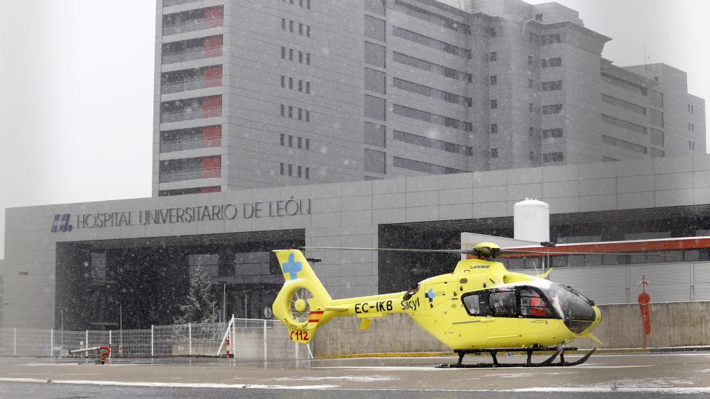Fotografía: Archivo. Helicóptero del 112 Castilla y León en el Hospital de León