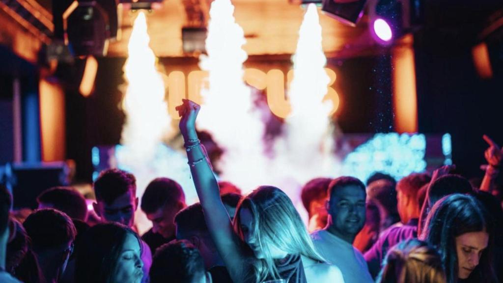 Entre villancicos y exámenes: Santiago vive su Pre-Fin de Año Universitario