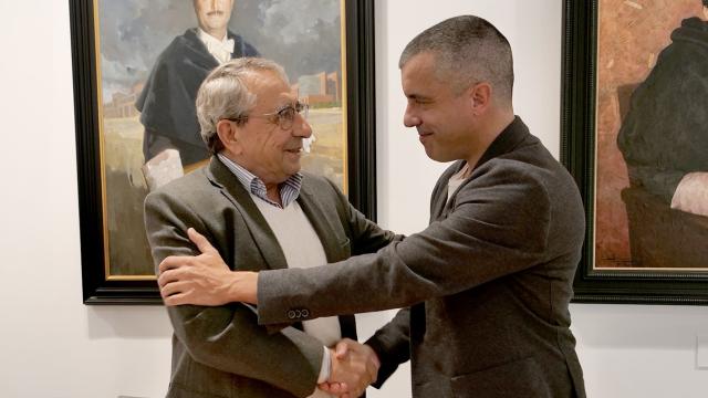 José Ángel Narváez y Bernardo Quintero, durante la firma del convenio.