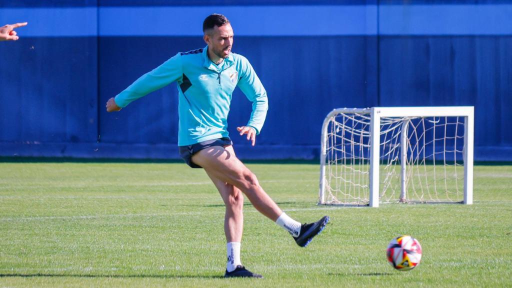 Manu Molina durante un entrenamiento con el Málaga CF