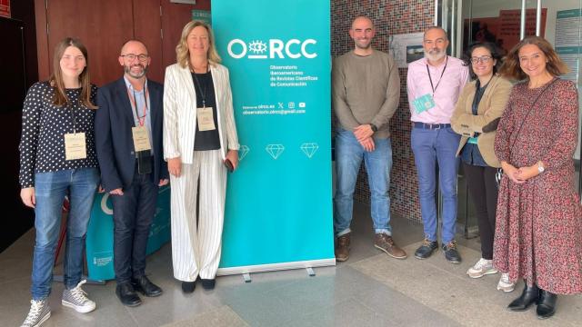 Victoria Tur(tercera izquierda), junto al comité organizador del Congreso Iberoamericano de Revistas Científicas de Comunicación.