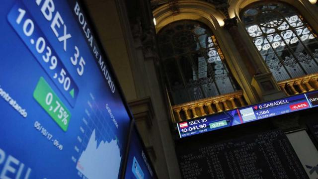 Una pantalla muestra los 10.000 puntos del Ibex 35.