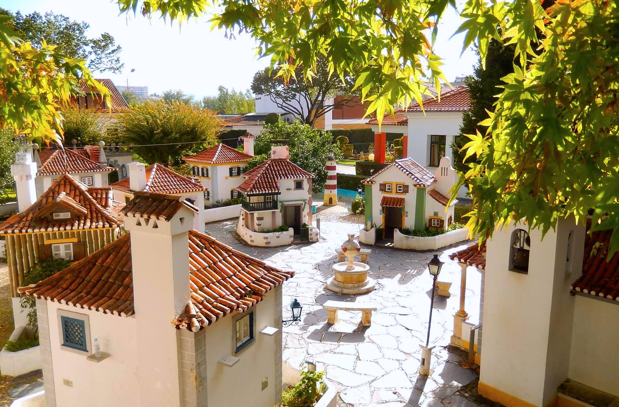 Vista general del área de Casas Regionais del parque. Foto: Portugal dos Pequenitos