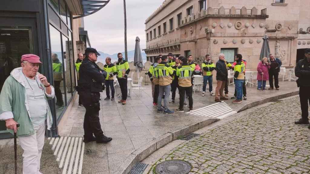 Protesta de bomberos comarcales en Vigo.
