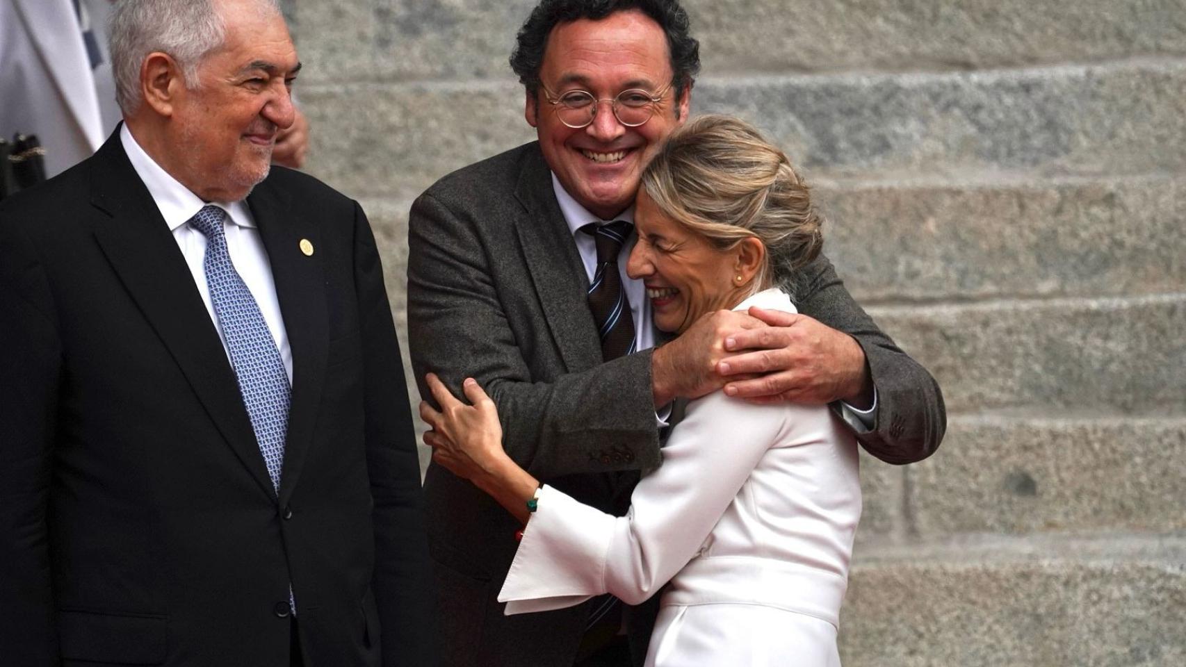 El otro Pacto del Abrazo: el fiscal general exhibe su complicidad con Yolanda Díaz en un acto oficial