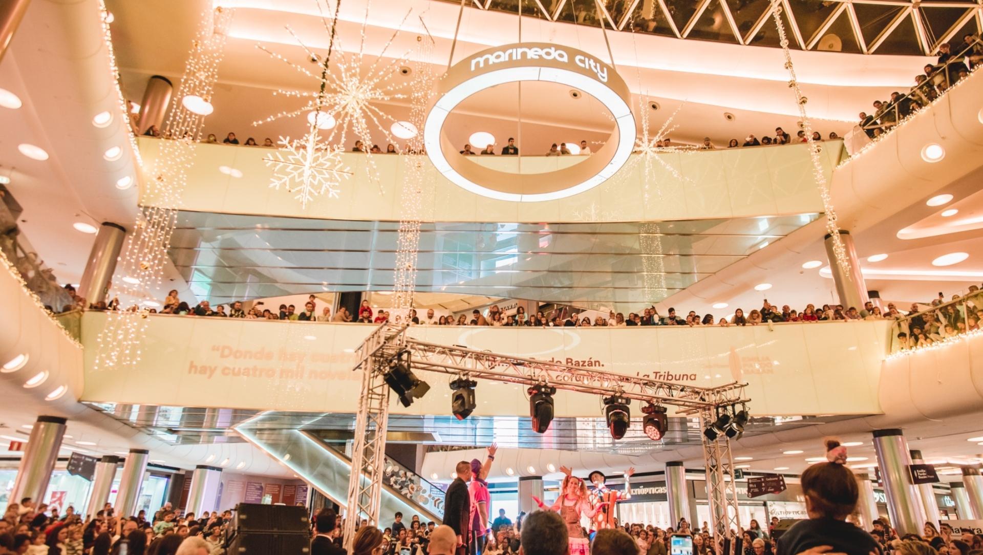 Encendido de luces en Marineda City (Foto: @LEOLOPEZFOTO)