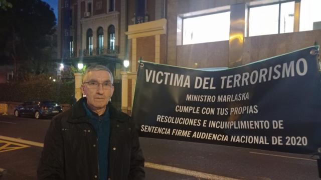 Manuel Pena frente al Ministerio del Interior