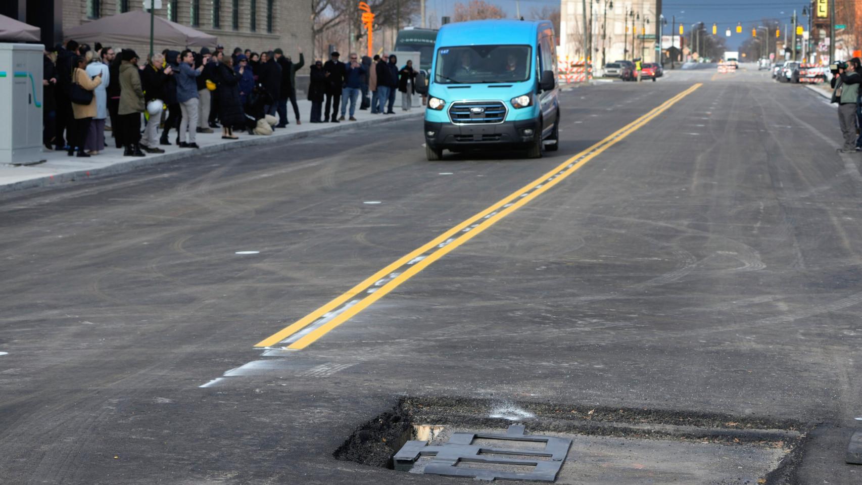 La carretera de Detroit con el sistema de carga inalámbrica de Electreon a la vista
