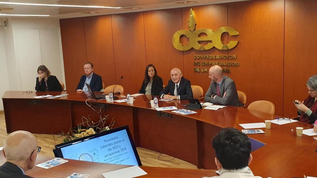 Desayuno informativo de la CEC.