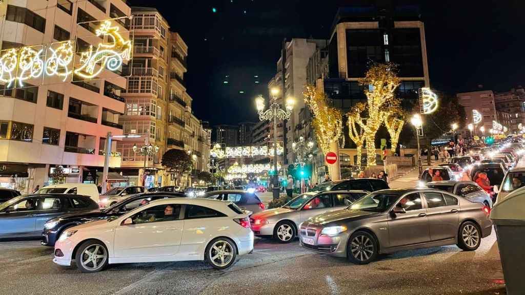 Coches atascados en la calle García Barbón.